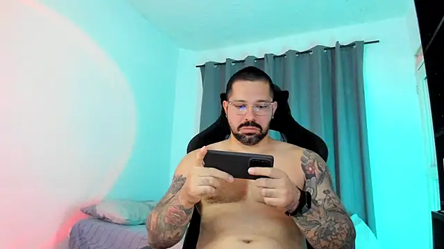 Snapshot of Pierre_Vidal chatting on April 21, 9:50 pm Pierre Vidal online show from April 21, 9:50 pm