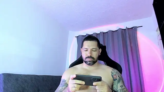 Snapshot of Pierre_Vidal chatting on May 13, 11:44 pm Pierre Vidal online show from May 13, 11:44 pm