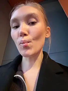 Snapshot of MariaTull chatting on October 29, 1:46 pm MariaTull online show from October 29, 1:46 pm