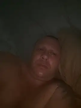 Snapshot of 1981-AZ chatting on February 13, 5:36 am 1981-AZ online show from February 13, 5:36 am