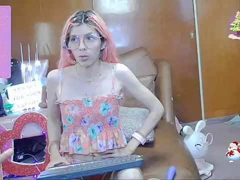 Skinygirl online show from October 18, 12:35 am