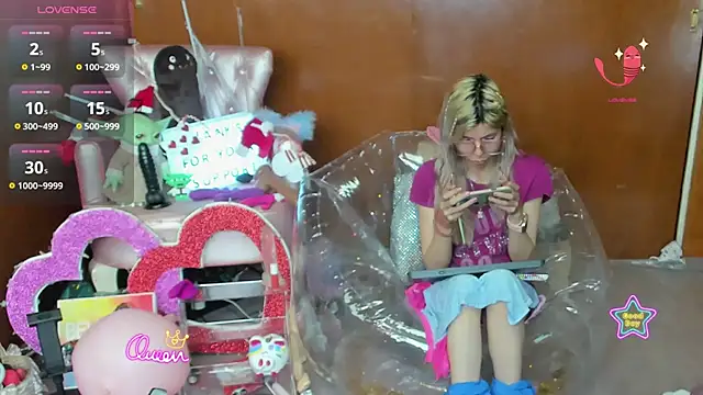 Skinygirl online show from January 7, 7:05 pm