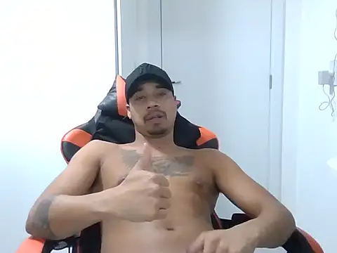 Snapshot of Juninho10c chatting on November 8, 4:23 am Juninho10c online show from November 8, 4:23 am