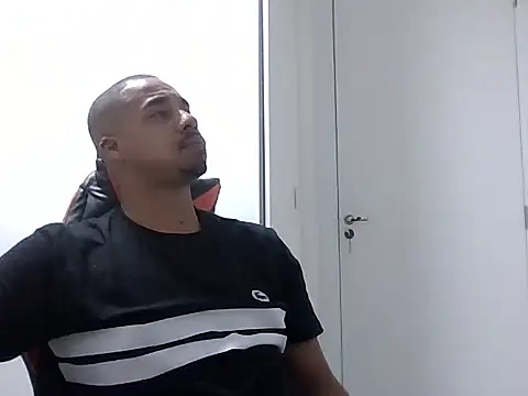 Snapshot of Juninho10c chatting on November 11, 12:43 am Juninho10c online show from November 11, 12:43 am