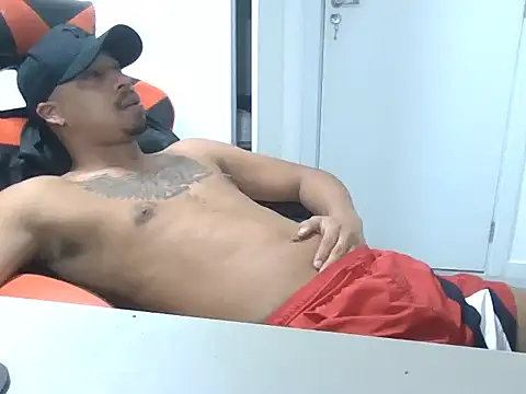 Snapshot of Juninho10c chatting on November 12, 1:17 am Juninho10c online show from November 12, 1:17 am