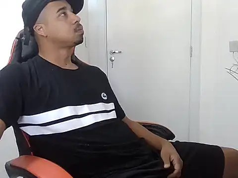 Snapshot of Juninho10c chatting on November 13, 3:33 pm Juninho10c online show from November 13, 3:33 pm