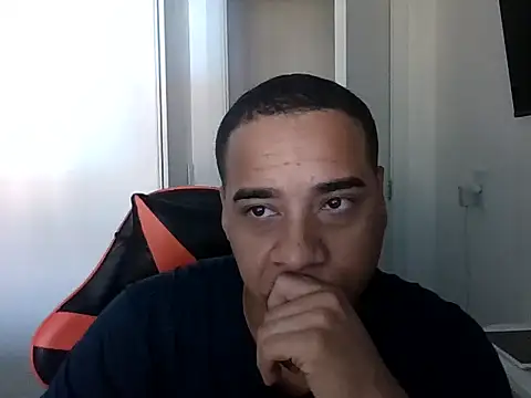 Snapshot of Juninho10c chatting on November 18, 12:20 pm Juninho10c online show from November 18, 12:20 pm