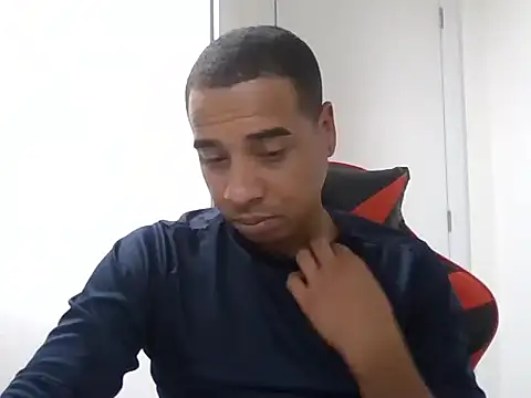 Snapshot of Juninho10c chatting on November 21, 12:54 am Juninho10c online show from November 21, 12:54 am