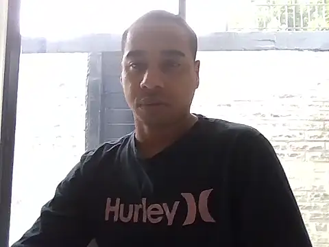 Snapshot of Juninho10c chatting on November 23, 10:59 am Juninho10c online show from November 23, 10:59 am