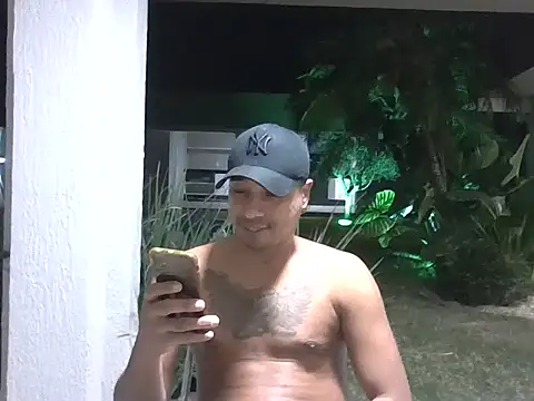 Snapshot of Juninho10c chatting on November 25, 1:27 am Juninho10c online show from November 25, 1:27 am