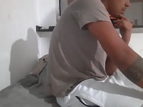 Snapshot of Juninho10c chatting on November 26, 12:00 am Juninho10c online show from November 26, 12:00 am