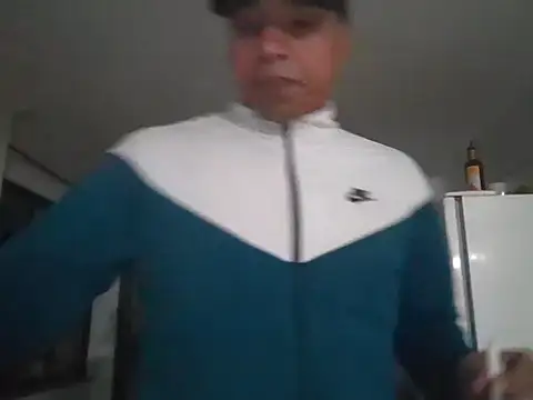 Snapshot of Juninho10c chatting on November 27, 12:24 am Juninho10c online show from November 27, 12:24 am