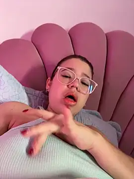 Lucyklein2022 online show from April 19, 6:10 pm