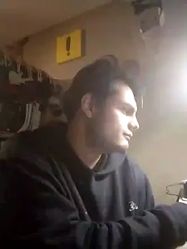 Snapshot of StuckSound chatting on January 13, 5:44 am StuckSound online show from January 13, 5:44 am