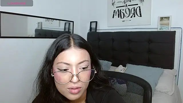 vaness weet online show from November 2, 8:00 pm