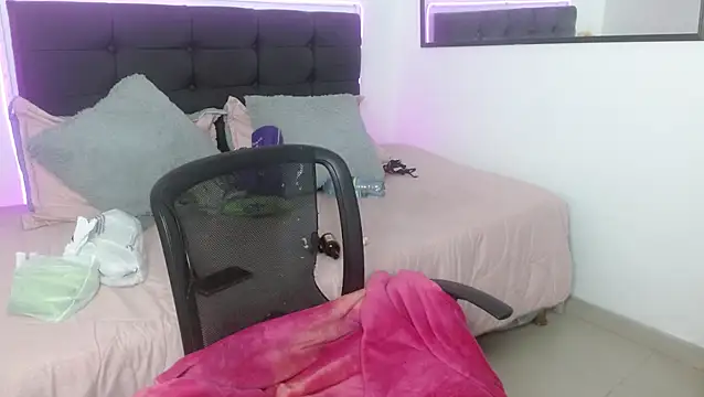 vaness weet online show from February 19, 9:11 pm