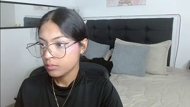 Snapshot of vaness_weet chatting on April 26, 8:28 pm vaness weet online show from April 26, 8:28 pm