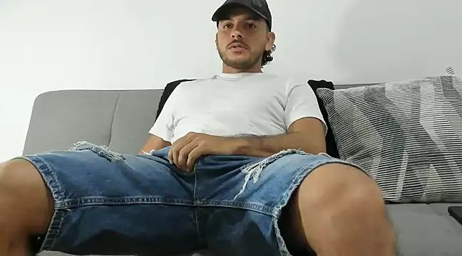 tuyo1995 online show from December 15, 1:13 am