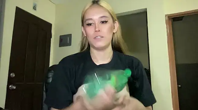 MeganTheRarest online show from December 10, 1:11 am