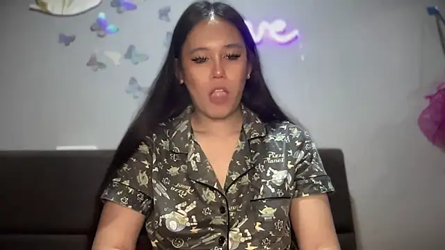 Snapshot of MeganTheRarest chatting on October 9, 6:44 am MeganTheRarest online show from October 9, 6:44 am