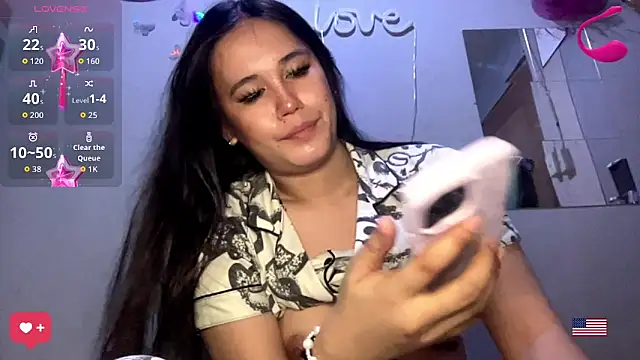 Snapshot of MeganTheRarest chatting on April 23, 3:03 pm MeganTheRarest online show from April 23, 3:03 pm