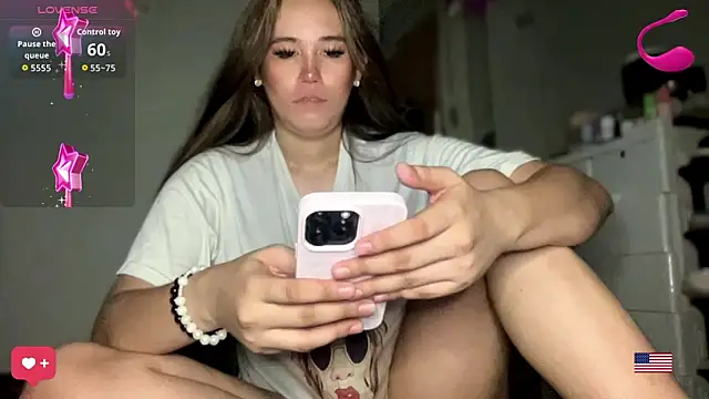 Snapshot of MeganTheRarest chatting on June 11, 2:53 am MeganTheRarest online show from June 11, 2:53 am