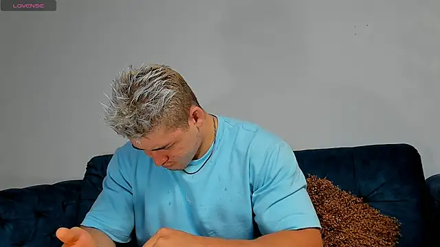 Leonsmoron online show from December 12, 11:18 am