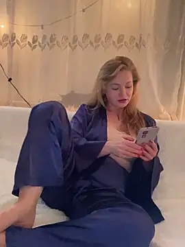 Lady  Maria online show from December 2, 3:51 pm