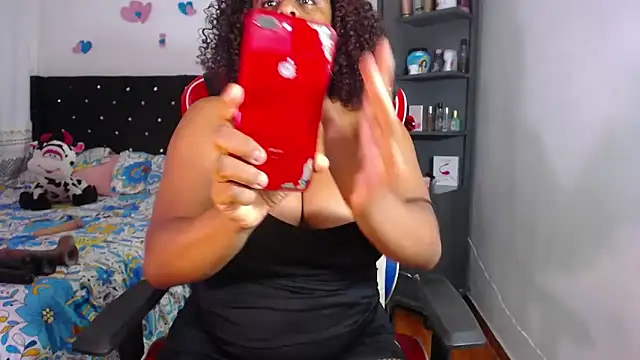 Snapshot of BellaKarla chatting on May 15, 11:01 pm BellaKarla online show from May 15, 11:01 pm