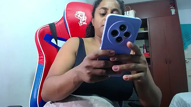 Snapshot of BellaKarla chatting on May 30, 12:41 am BellaKarla online show from May 30, 12:41 am