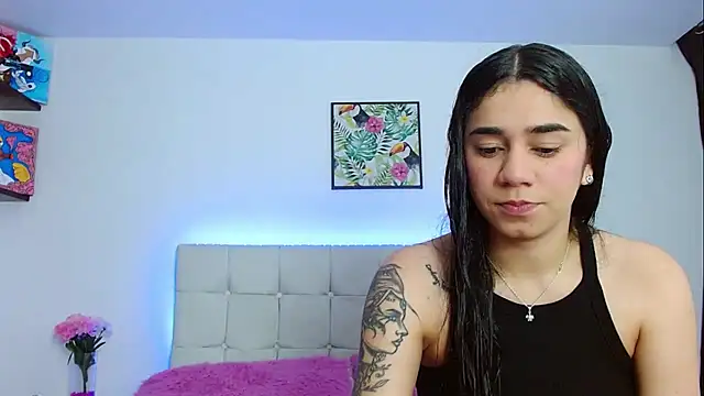 Snapshot of Layla_Rachel chatting on January 9, 1:18 am Layla Rachel online show from January 9, 1:18 am