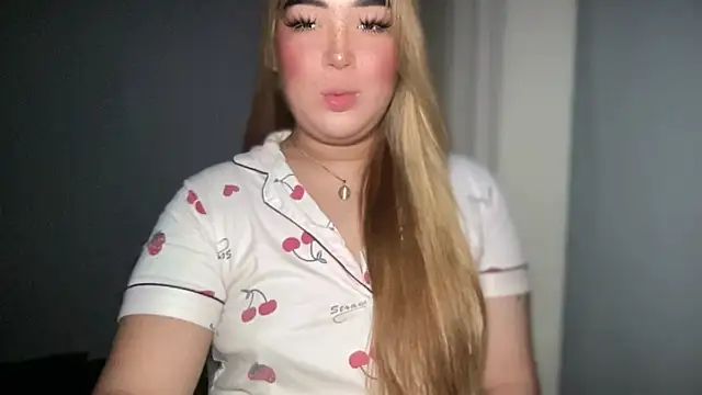 Snapshot of MissCataleyaxxx chatting on October 15, 1:17 am MissCataleyaxxx online show from October 15, 1:17 am