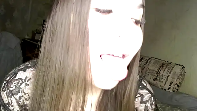 Snapshot of Var_Kiss chatting on March 8, 3:24 pm Var Kiss online show from March 8, 3:24 pm