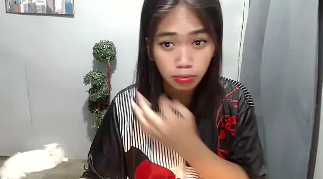 Snapshot of pinay_sofia chatting on March 17, 1:35 am pinay sofia online show from March 17, 1:35 am