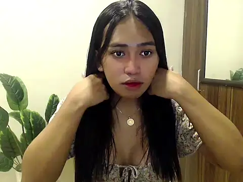 Snapshot of pinay_sofia chatting on May 20, 12:00 pm pinay sofia online show from May 20, 12:00 pm