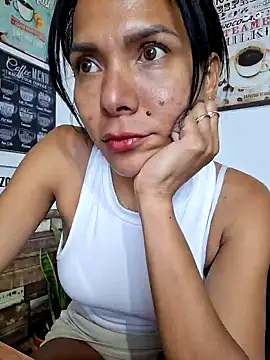 Doll Loren online show from February 4, 9:10 pm