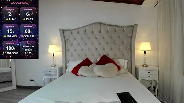 Naughtykitty4 online show from October 4, 10:19 pm