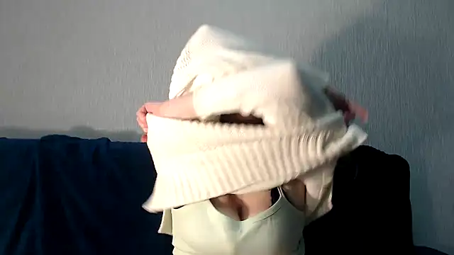 SecretWithJessie online show from March 1, 2:02 pm