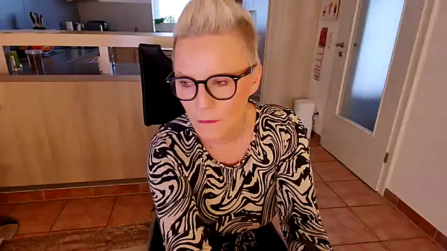 German Milf online show from December 18, 1:45 pm