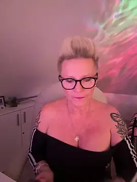 German Milf online show from December 17, 2:01 pm