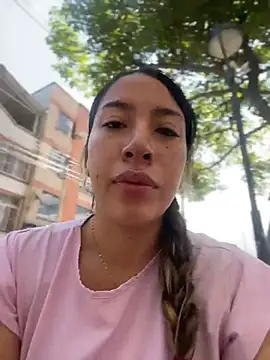 daniela henao online show from May 22, 3:06 pm