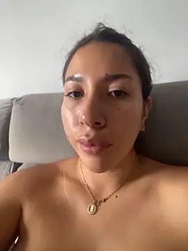daniela henao online show from May 26, 9:44 pm