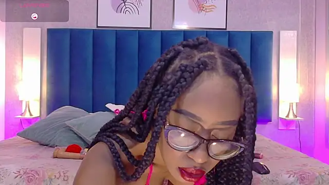 Snapshot of MiaMidnnightt chatting on October 7, 12:24 pm MiaMidnnightt online show from October 7, 12:24 pm