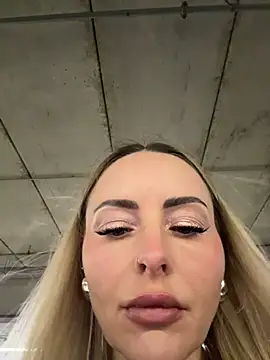 Snapshot of EmaSalis chatting on February 17, 9:50 am EmaSalis online show from February 17, 9:50 am