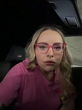 Snapshot of EmaSalis chatting on February 18, 10:00 am EmaSalis online show from February 18, 10:00 am