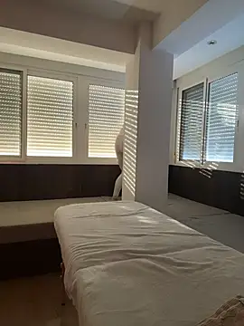 Snapshot of EmaSalis chatting on February 19, 7:48 am EmaSalis online show from February 19, 7:48 am