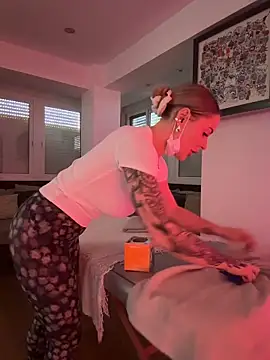 Snapshot of EmaSalis chatting on February 20, 12:05 pm EmaSalis online show from February 20, 12:05 pm