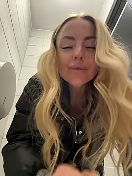 Snapshot of EmaSalis chatting on February 26, 9:19 am EmaSalis online show from February 26, 9:19 am