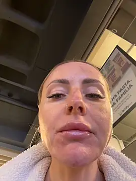 Snapshot of EmaSalis chatting on February 27, 8:58 am EmaSalis online show from February 27, 8:58 am