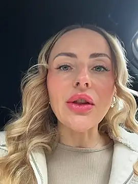 Snapshot of EmaSalis chatting on March 5, 7:48 am EmaSalis online show from March 5, 7:48 am